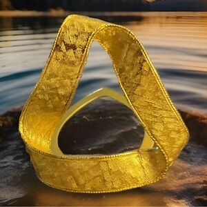 1970’s Lieba U.S.A. Textured Ribbon Style Gold Tone Scarf Clip Triangular